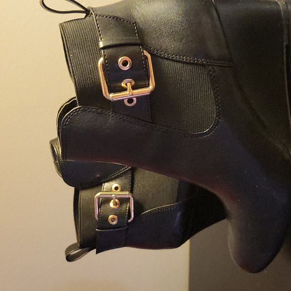 Shoes - Picture 3 of 3